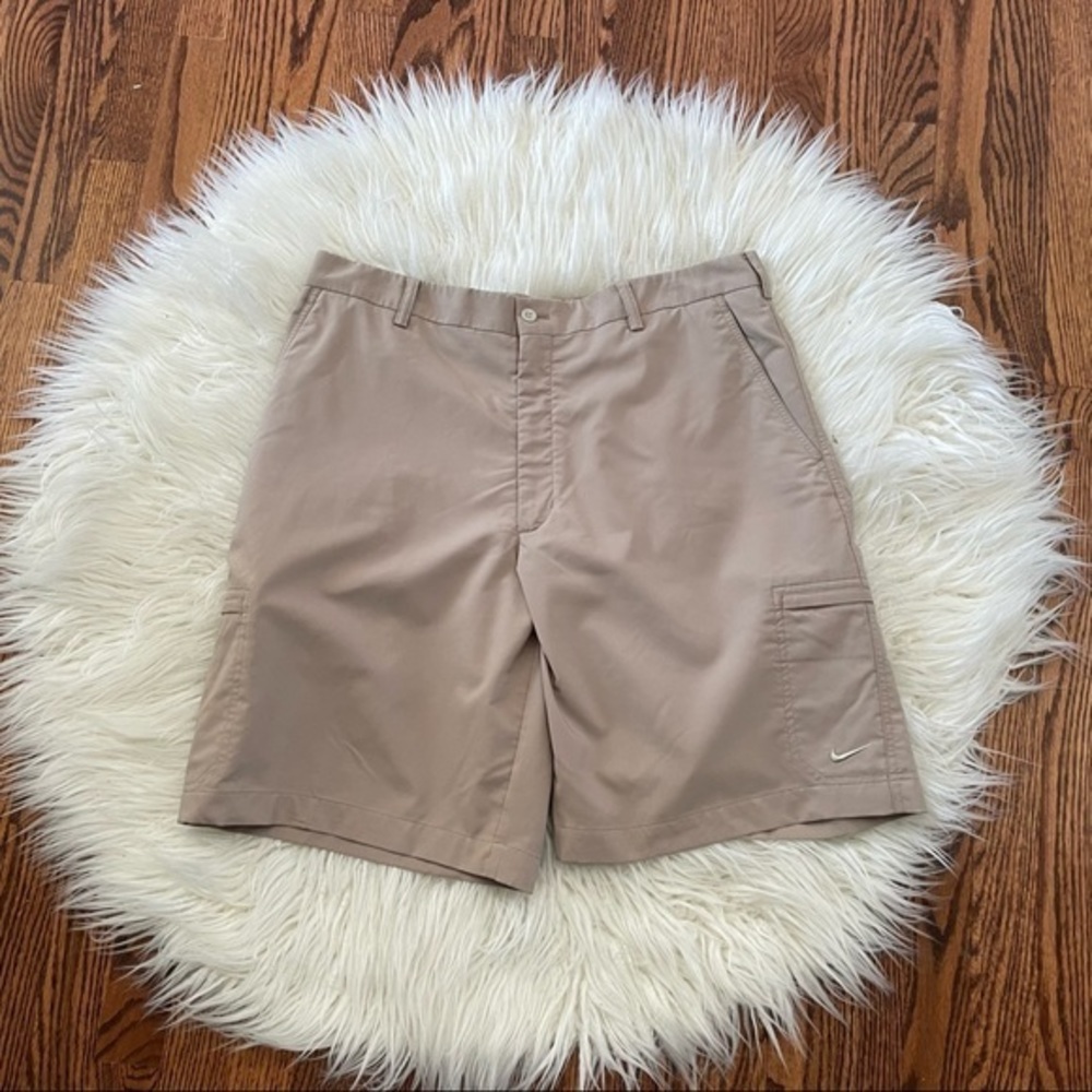 Nike golf Fitdry khaki tan cargo shorts size 36 zippered pocket‎